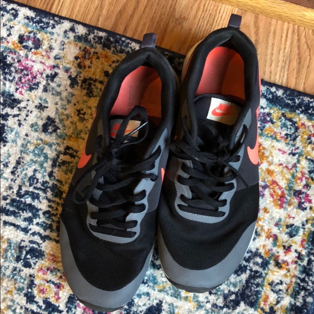 Nike tennis shoes